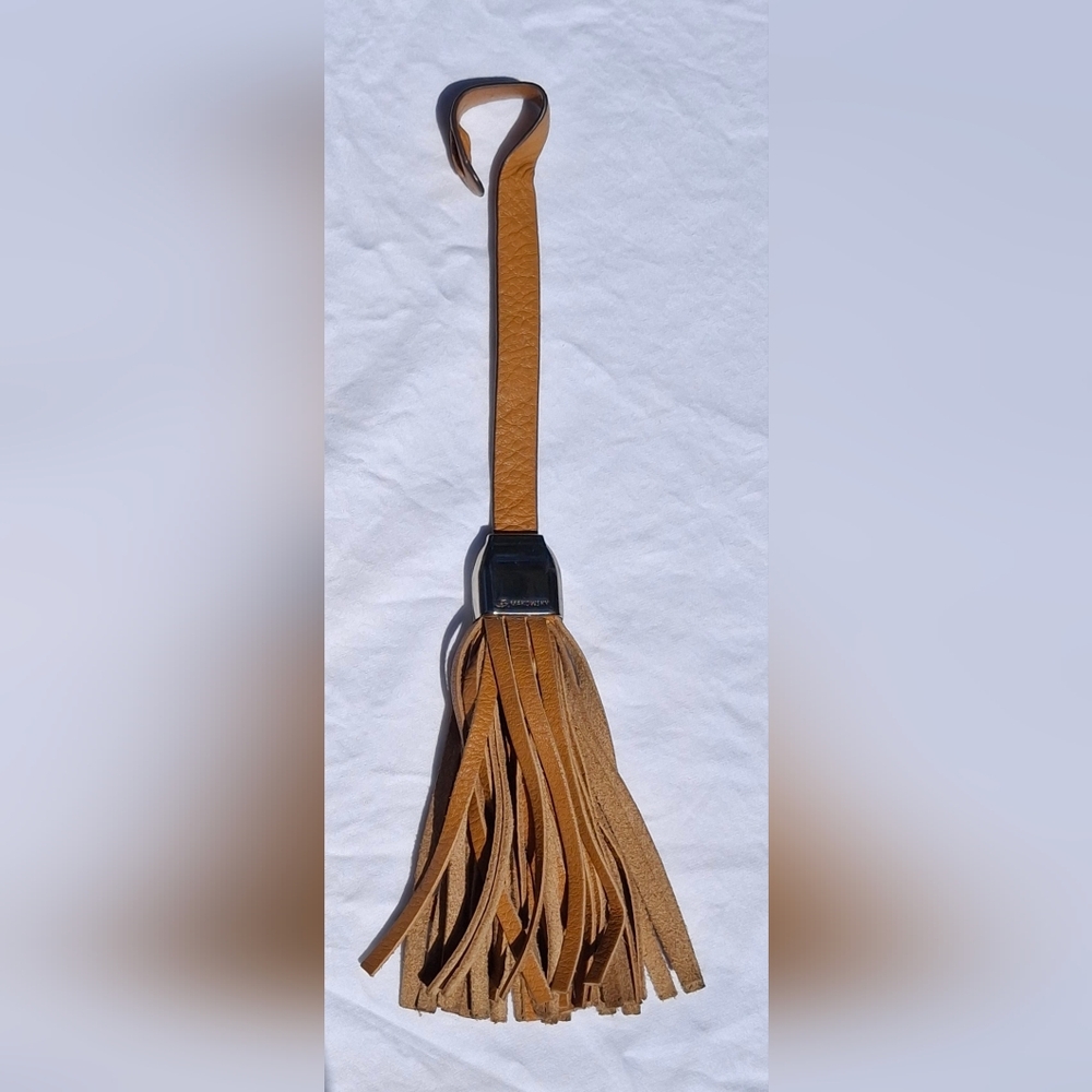 B. Makowsky Tan Leather & Silver Tone Leather Tassel Keychain Bag Swag Bag Charm - Picture 3 of 6